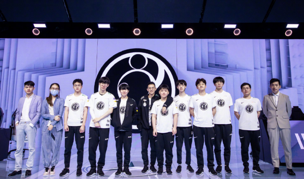 着球员的职 着球员的职