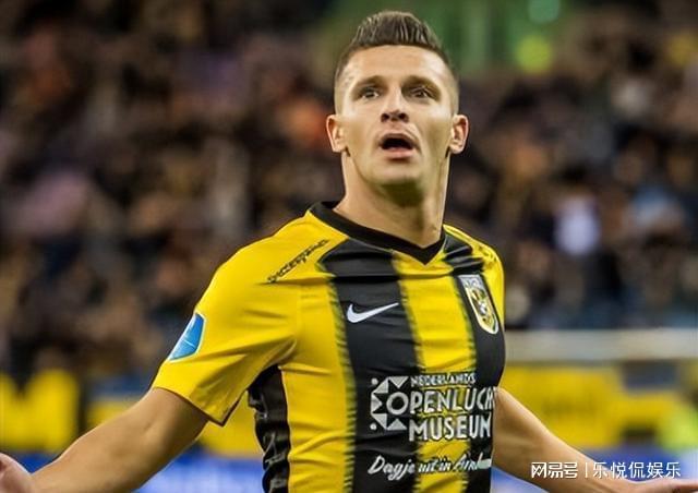 体育搭建足球交流平台 首届胶东城市足协杯赛开幕