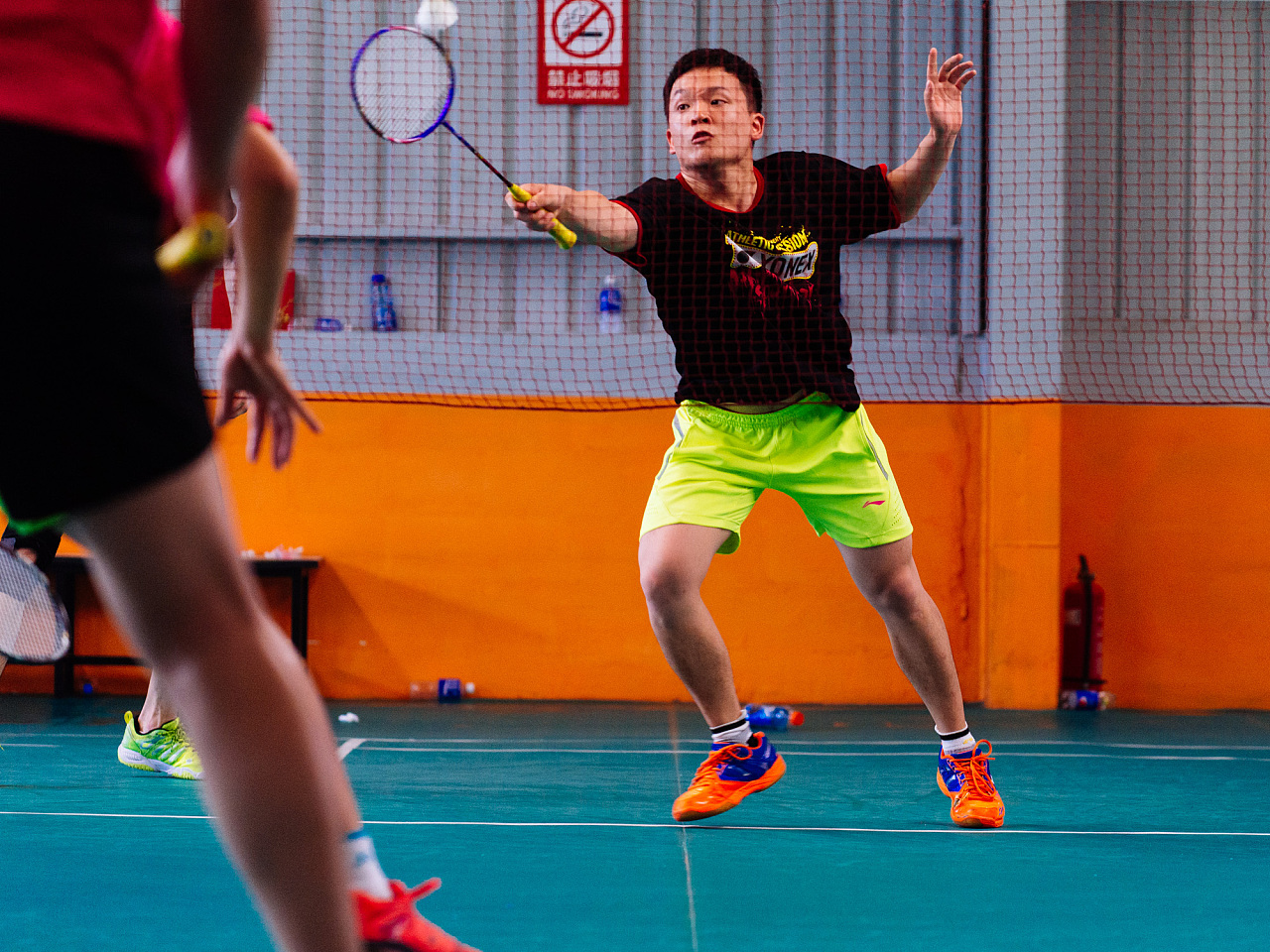 受内线疲软 受内线疲软